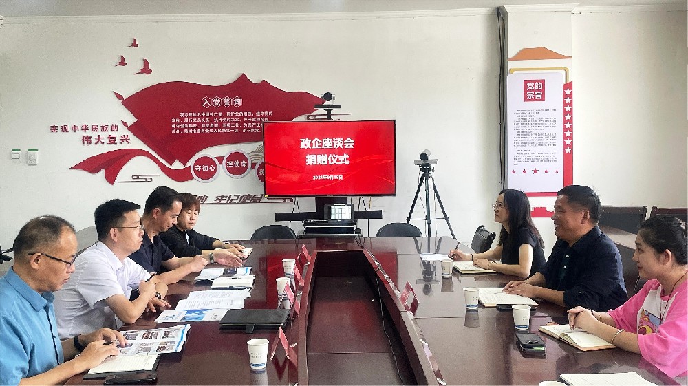 同創(chuàng)科技向庫爾勒市科技局捐贈LED智慧會議屏，助力科技發(fā)展